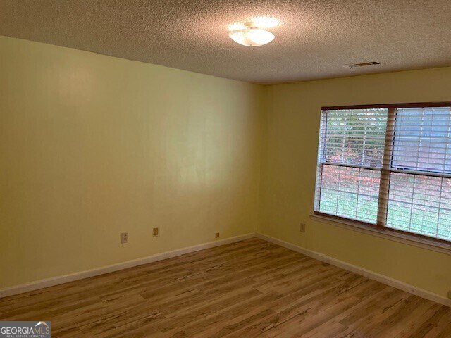 Building Photo - 7910 Four Oaks Ct