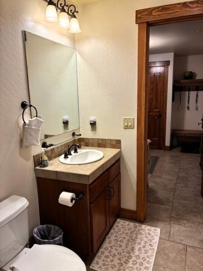 Building Photo - Summer Seasonal Rental - The Cache at Union Creek #3-101