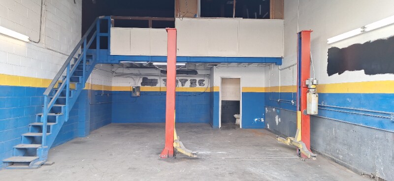 Building Photo - 18422 Vanowen St