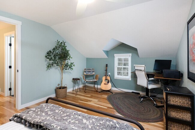 Building Photo - 5 Bedroom 2.5 Bath Retreat in Prime Arvada...