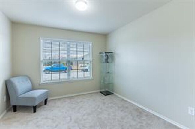 Building Photo - Single-family beautiful home has 5 bedroom...