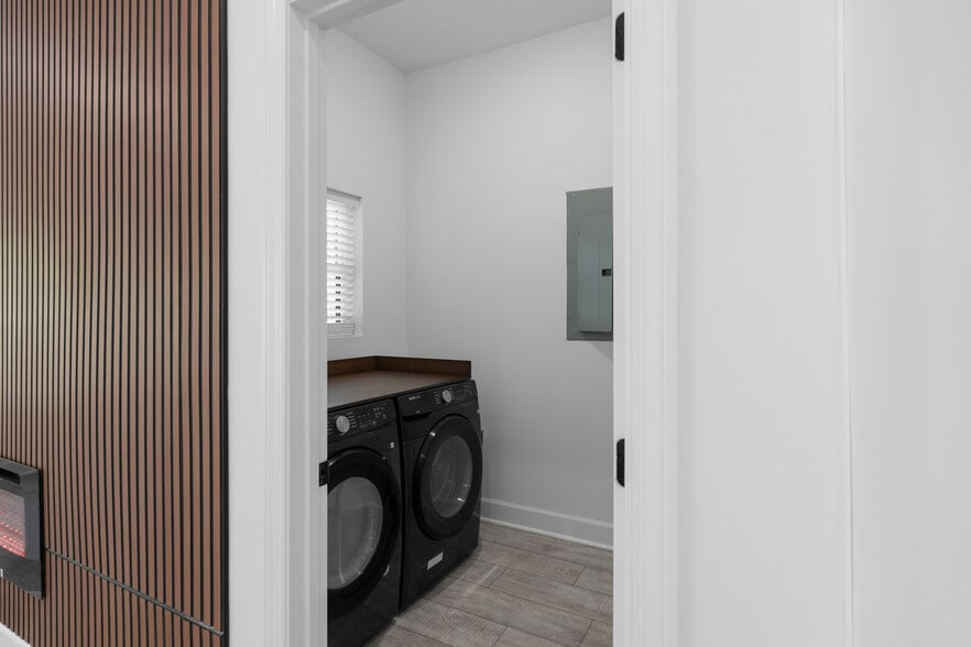 Building Photo - 101 Howell Dr SW