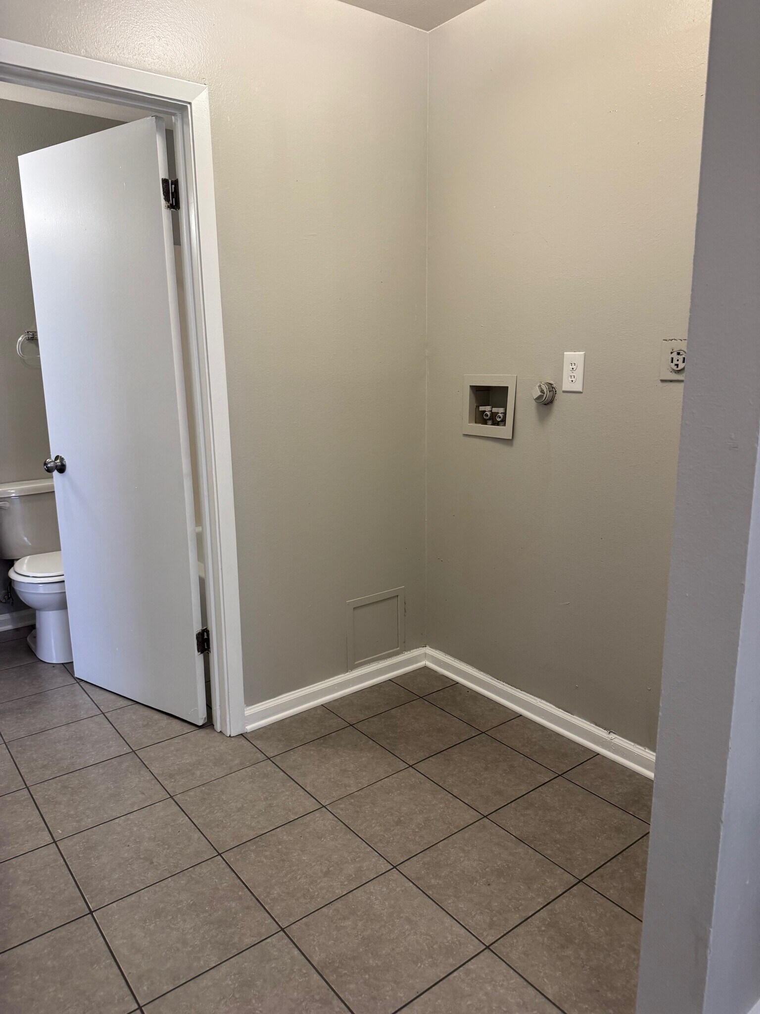 Building Photo - 2725 Huey P Long Ave