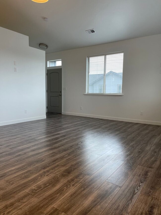 Building Photo - 1703 Ross Ave