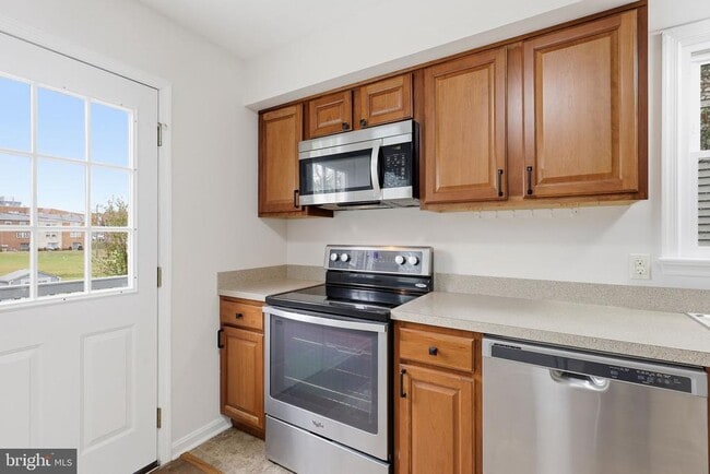 Building Photo - 405 Willow Lawn Dr