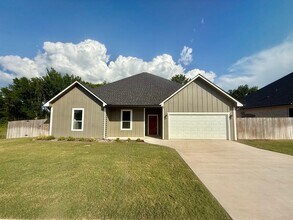 Building Photo - 1037 Stagecoach Bend