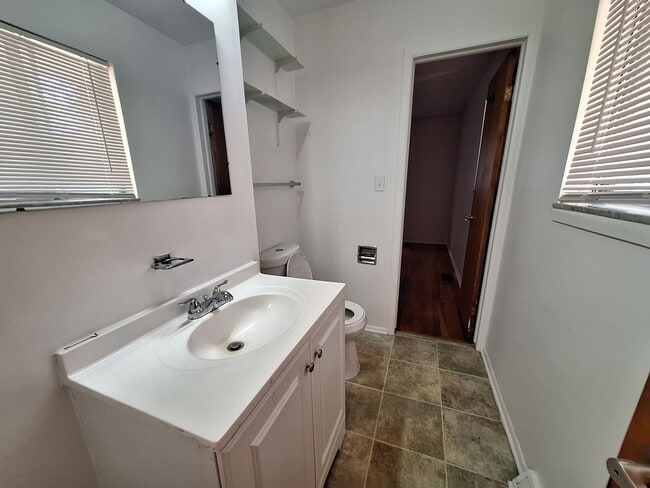Building Photo - 3 bedroom home in Southfield with sprawlin...