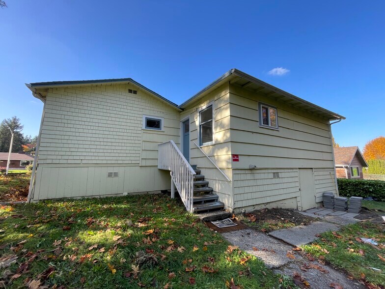 Building Photo - 15210 42nd Ave S