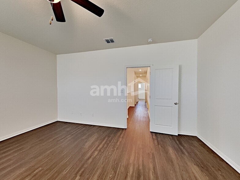 Building Photo - 2721 Wolfcreek