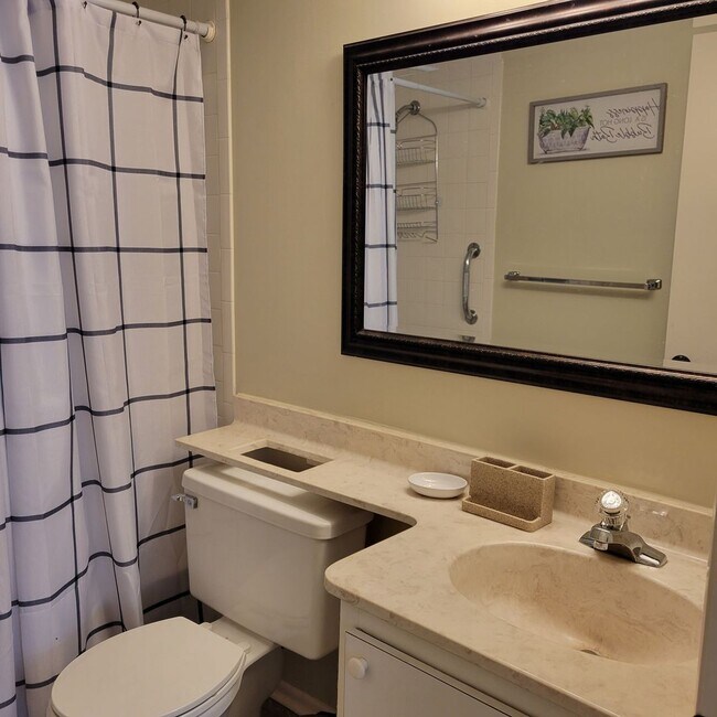 Building Photo - Seasonal/short term 2/2 ground floor condo...