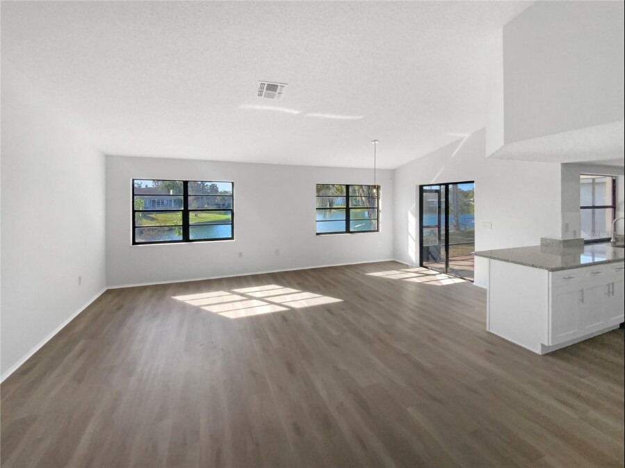 Building Photo - 7846 Cayuga Dr