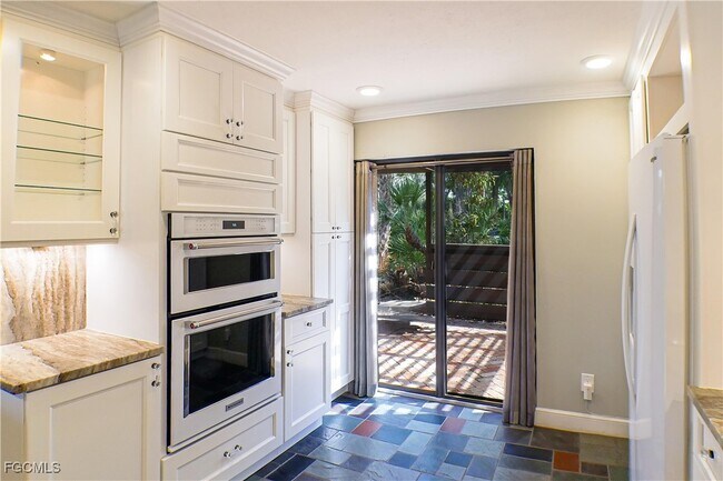 Building Photo - 112 Pinebrook Dr