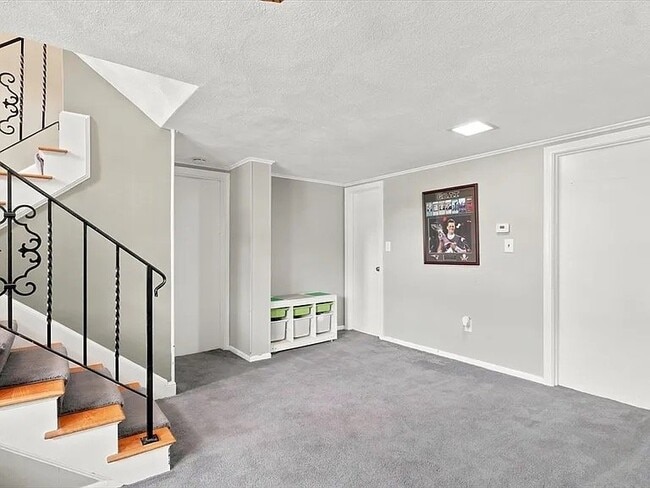 Building Photo - 52 Oak Ridge Cir