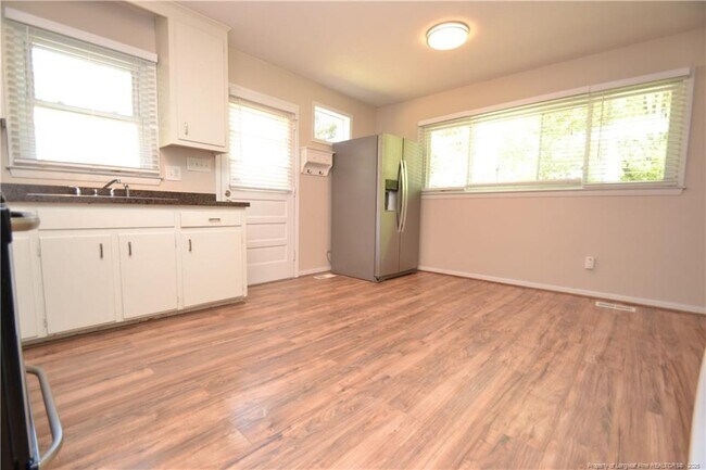 Building Photo - 5133 Lundy Dr