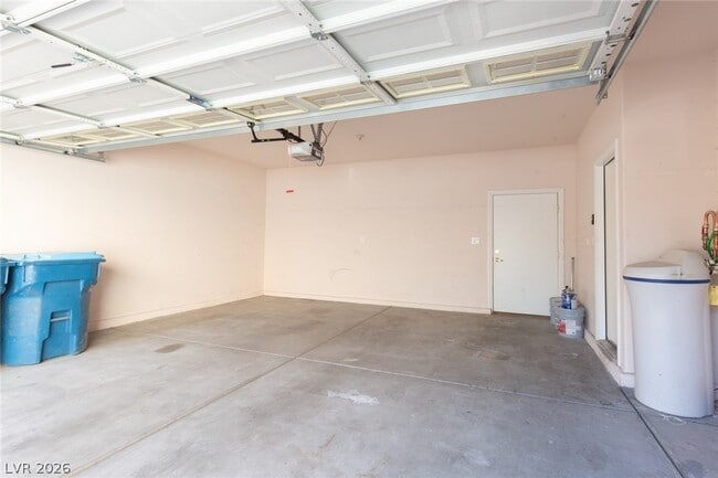 Building Photo - 5163 Tunnel Falls Dr