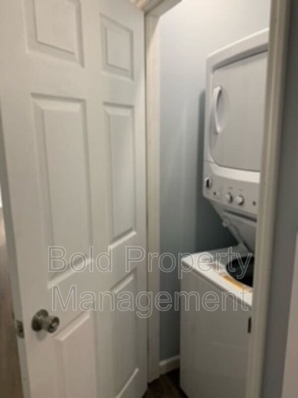 Building Photo - 910 Walnut St