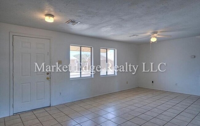 Building Photo - 3Bed/1Bath House at 15TH/Peoria! $399 MOVE...