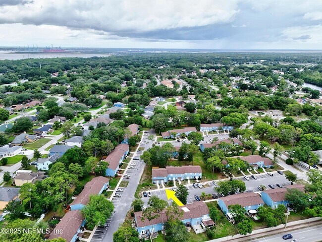 Building Photo - 11359 Bedford Oaks Dr