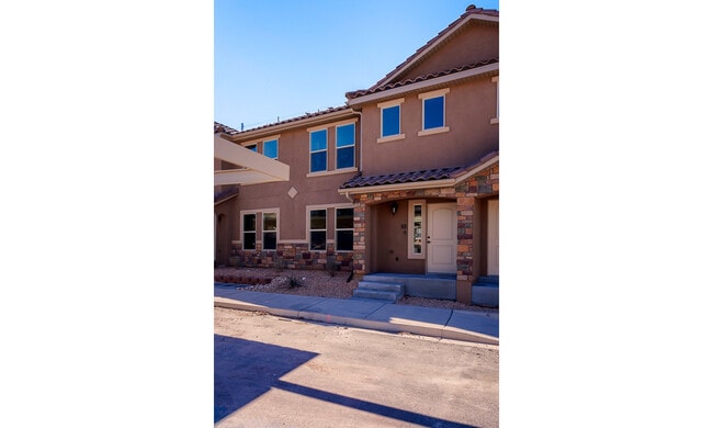 Building Photo - 3 Bedroom Townhome in The Cottages at Foss...