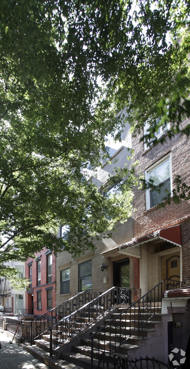 Primary Photo - 136 Degraw St