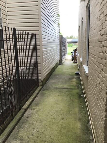 Rear corridor - 1425 5th St NW