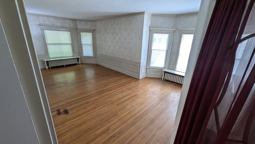 Building Photo - 2257 Scottwood Ave