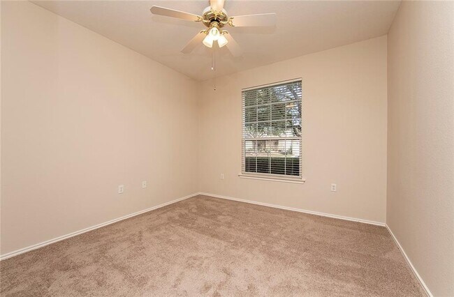 Building Photo - 129 Dewberry Dr