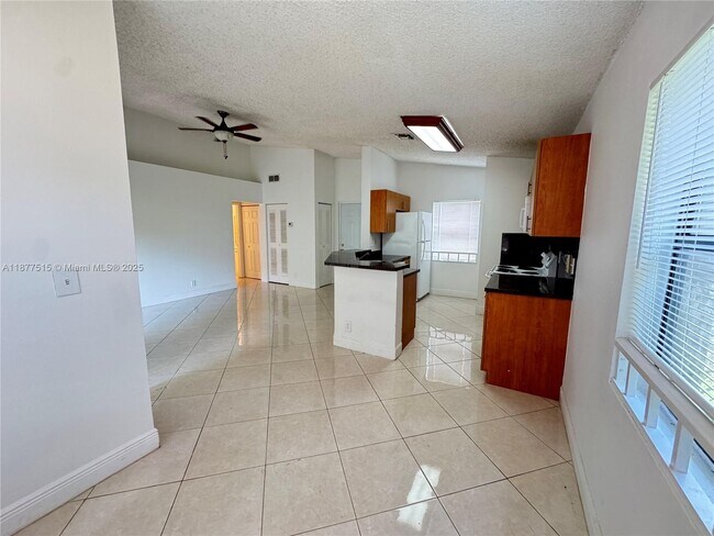 Building Photo - 9999 Summerbreeze Dr