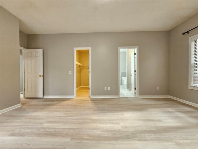 Building Photo - 3351 Governors Ct