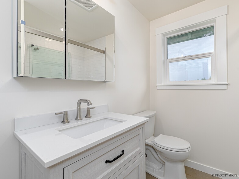 bath w tile and walk in shower - 41441 SE Kitzmiller Road