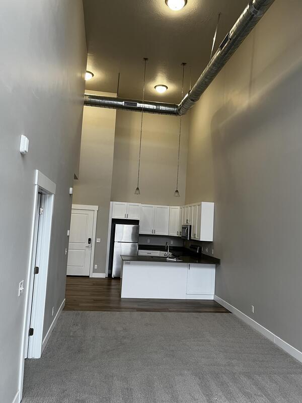 Building Photo - 5072 N University Ave