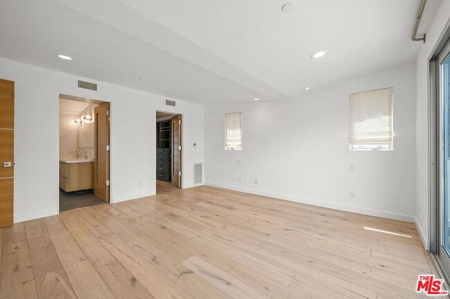 Building Photo - 808 Brooks Ave