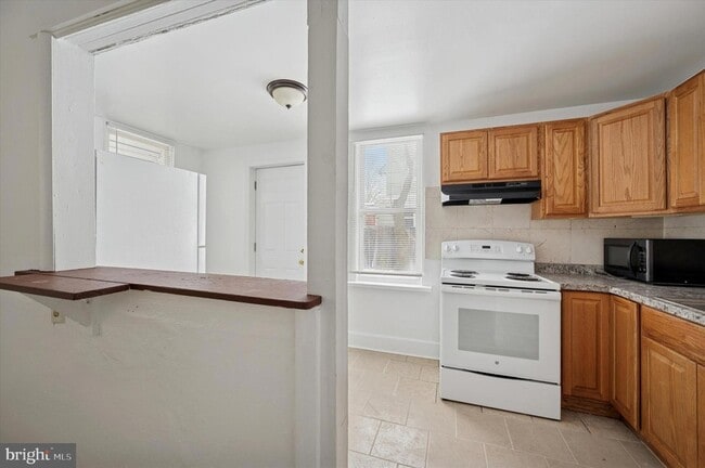 Building Photo - 1658 Conklin St