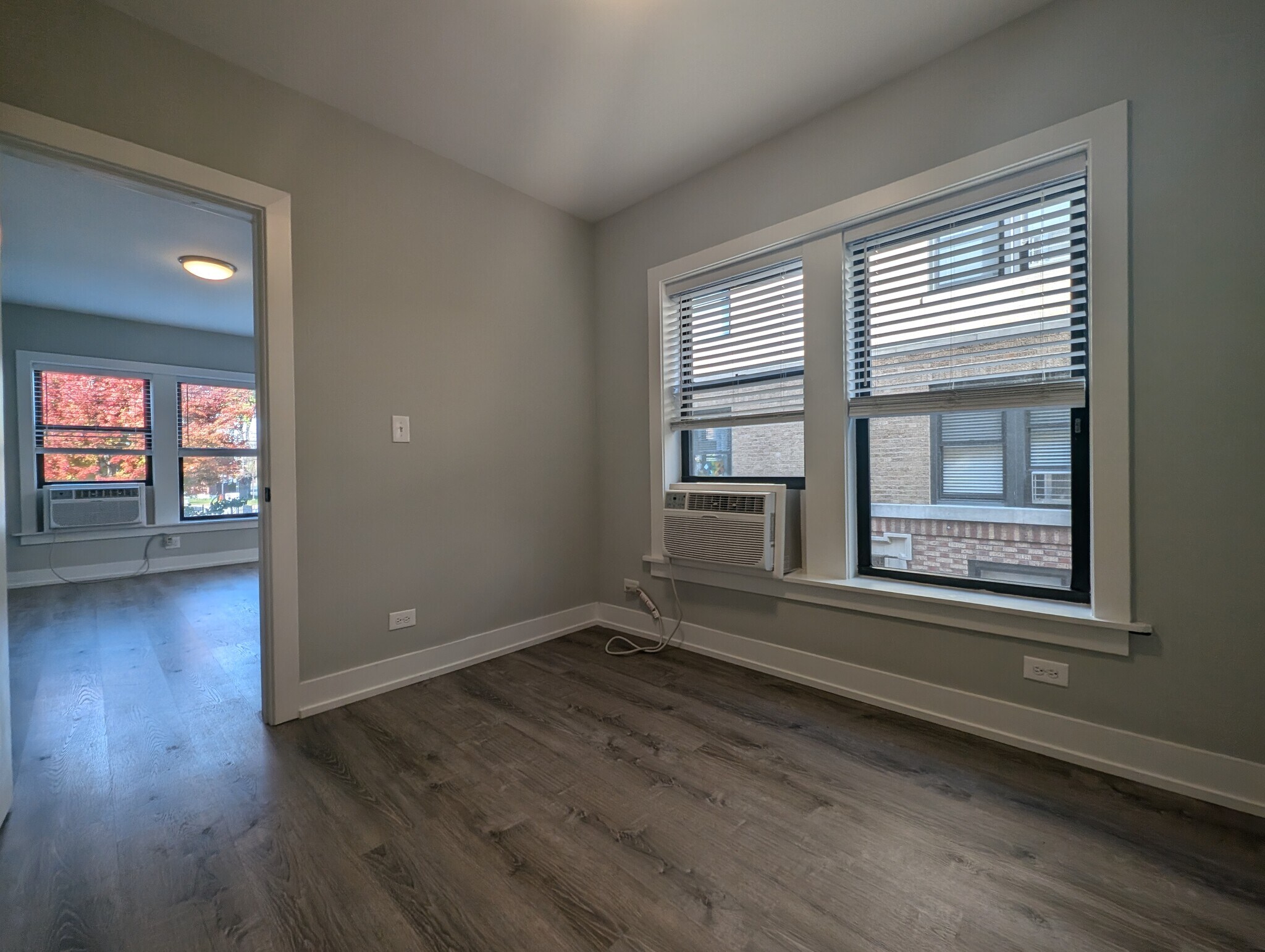 Building Photo - 711 W Brompton Ave