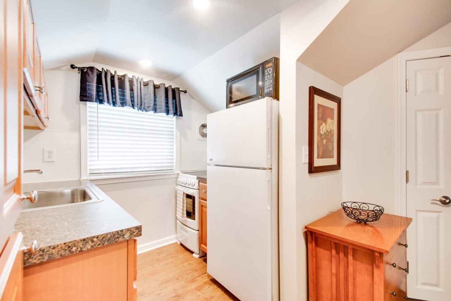 Building Photo - 42 Old Lancaster Rd