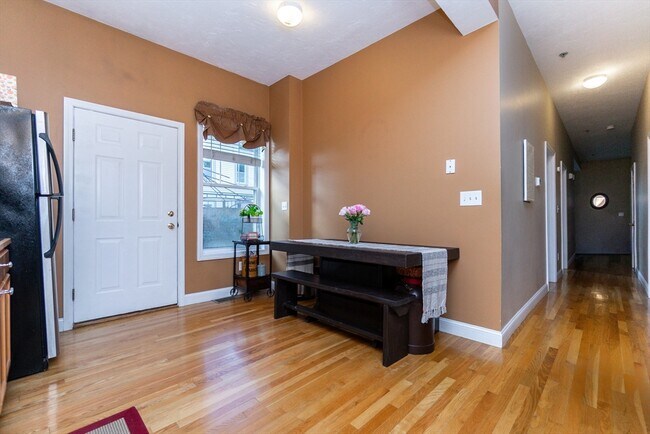 Building Photo - 224 Salem St