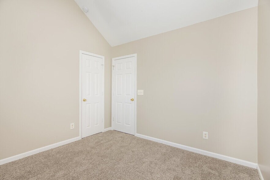 Building Photo - 407 Chelton Oaks Dr