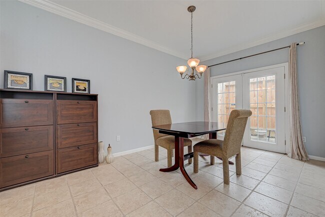 Building Photo - 2555 Bering Dr