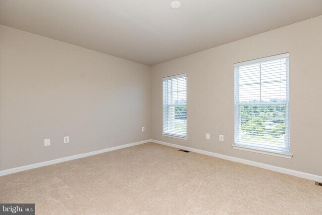 Building Photo - 427 Woodcrest Dr SE