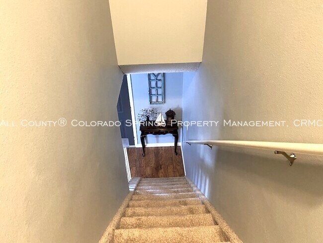 Building Photo - 5020 Wainwright Dr