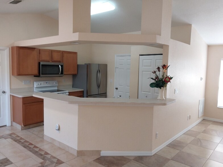 Building Photo - 6886 Babbit Ave