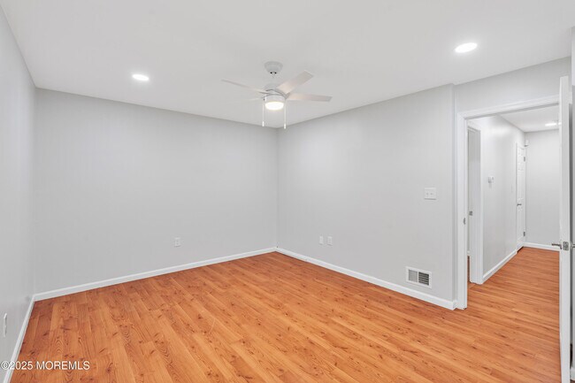 Building Photo - 61 Berkshire Dr
