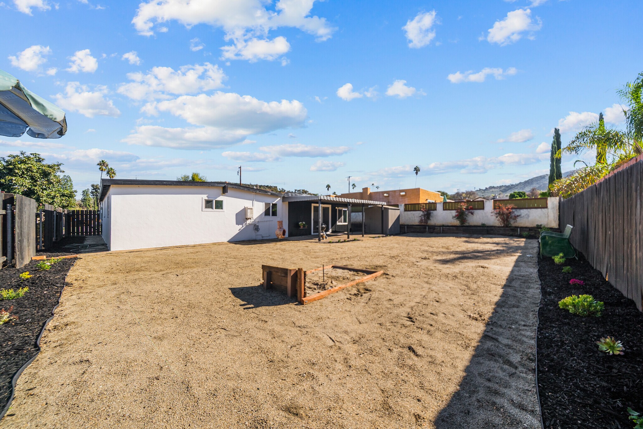 Building Photo - 9254 Fairlawn St