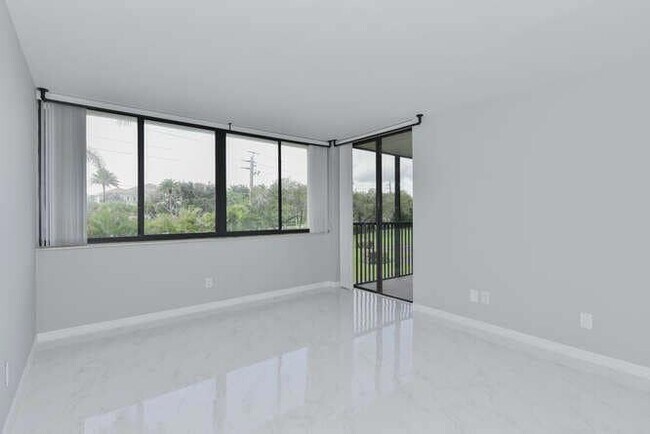 Building Photo - 1605 S US Hwy 1