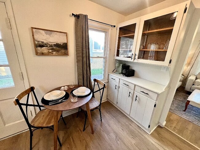 Building Photo - 913 E Gift Ave