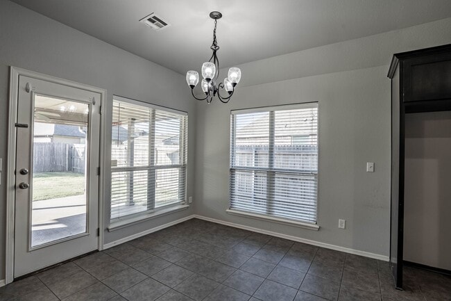 Building Photo - 3 Bed 2 Bath With Office in Tulsa