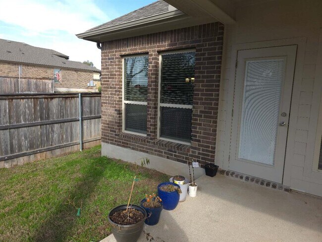 Building Photo - 200 Scenic Hills Cir