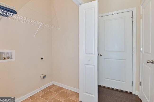 Building Photo - 4665 Woodbine Way