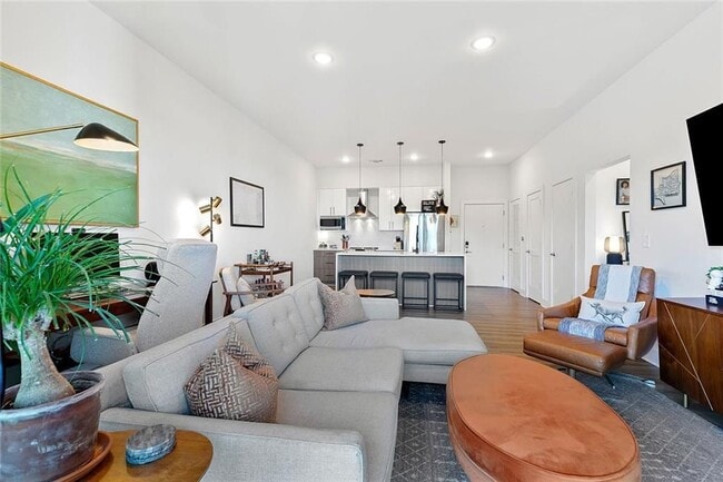 Building Photo - 112 Rogers St SE