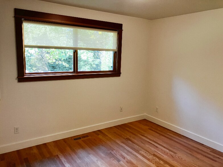 Building Photo - 12024 SE 20th St